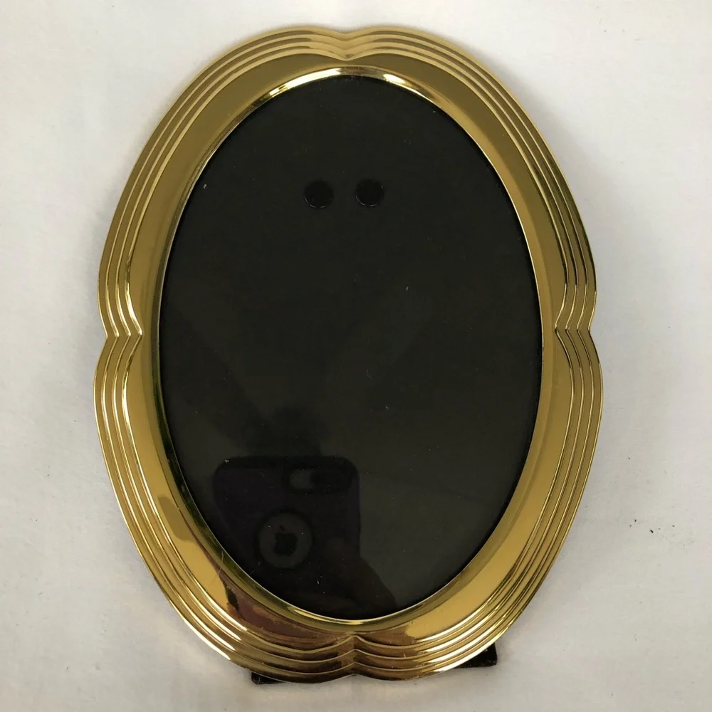 Vintage Picture Photo Frame Metal Brass Free Standing Wall Hanging 5” x 7” Oval